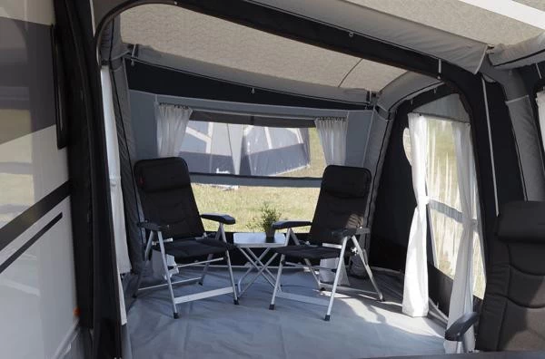 Tragen Sie Zeltladen. -Tragen Sie Zeltladen.